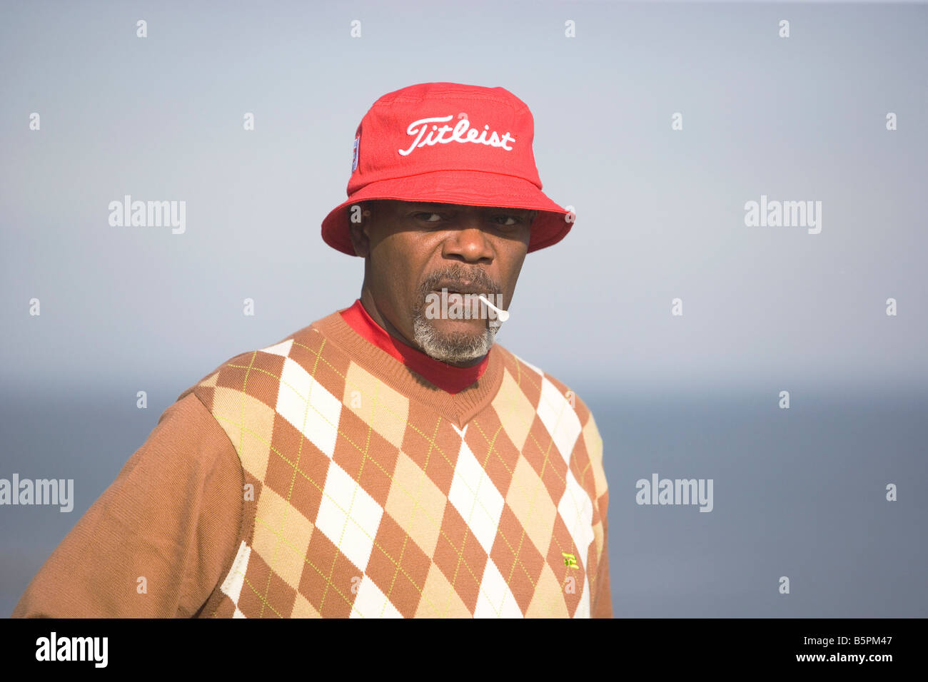 Samuel L Jackson au Dunhill International avec un raccord en t dans sa bouche Banque D'Images