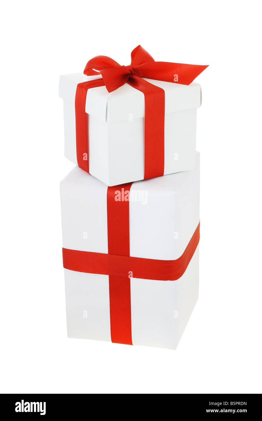Deux boîtes cadeaux avec arc rouge ruban sur fond blanc Banque D'Images