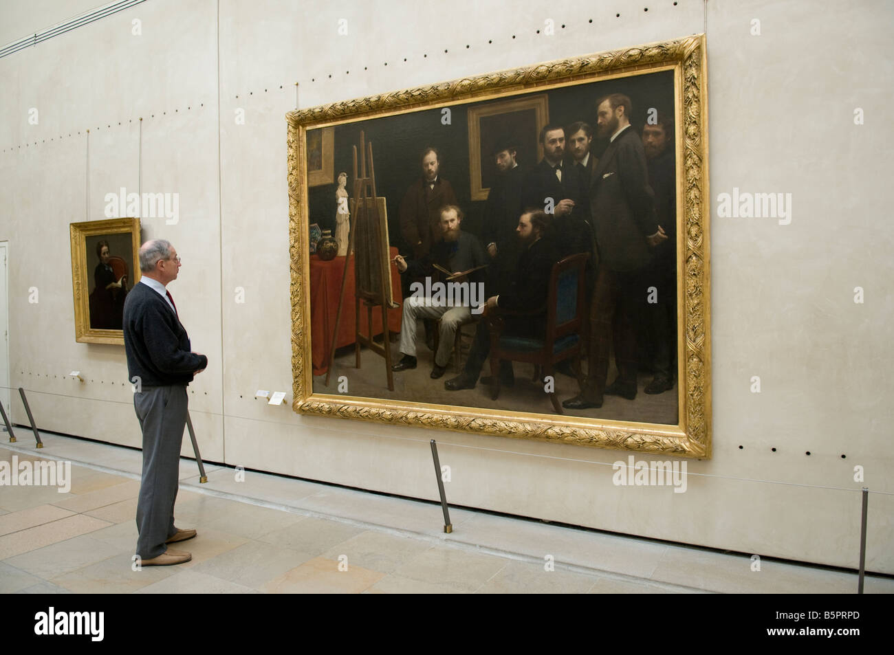 Visiteur à la peinture dans un musée d Orsay, Paris France Banque D'Images