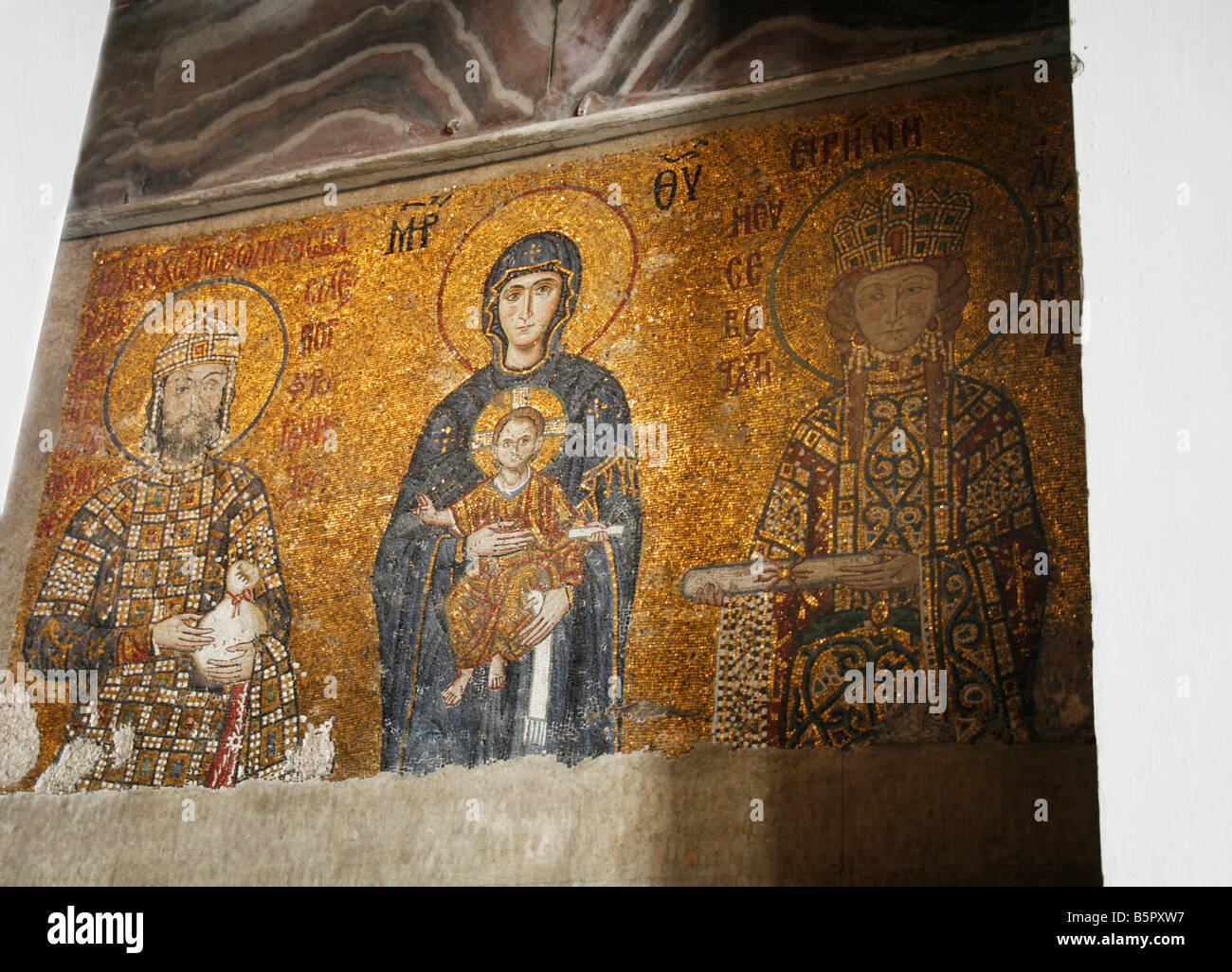 Mosaïque de Vierge Marie et l'Enfant Jésus le Christ trouve dans l'ancienne église de Sainte-sophie à Istanbul Banque D'Images