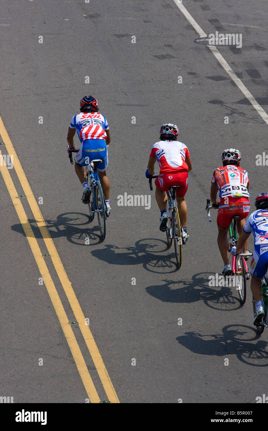 Les cyclistes dans une échappée ride dans une ligne, l'étape 3 du Tour de Taïwan Baguashan, Changhua, Taiwan, ROC Banque D'Images