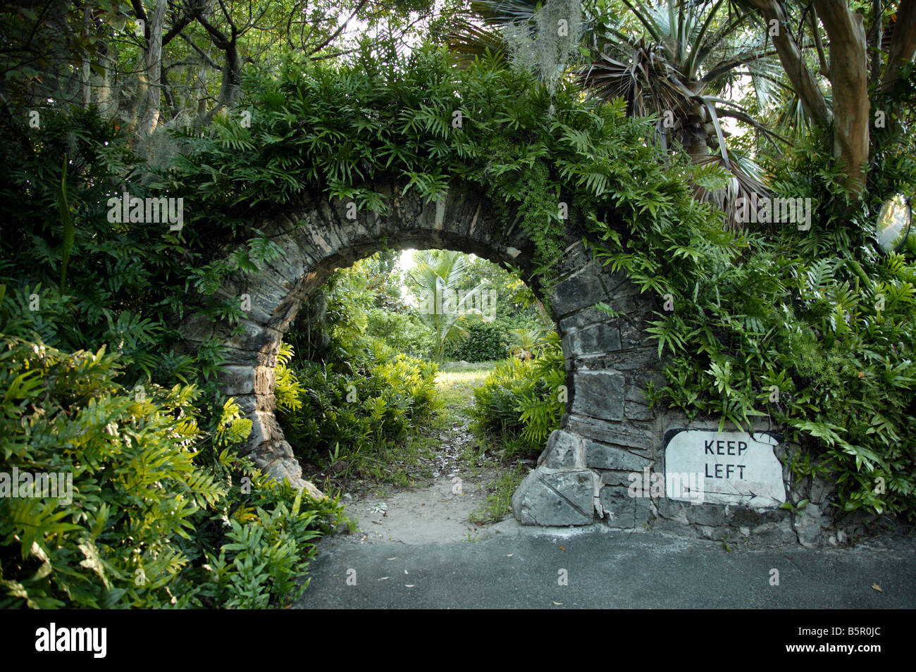 Porte lunaire Banque de photographies et d'images à haute résolution - Alamy