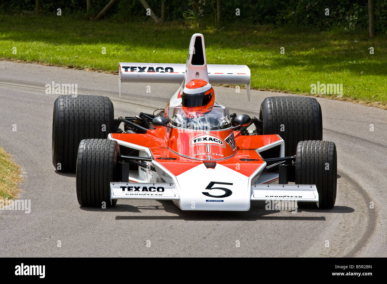 1974 McLaren-Cosworth M23 avec chauffeur Chris Goodwin à Goodwood Festival of Speed, Sussex, UK. Banque D'Images