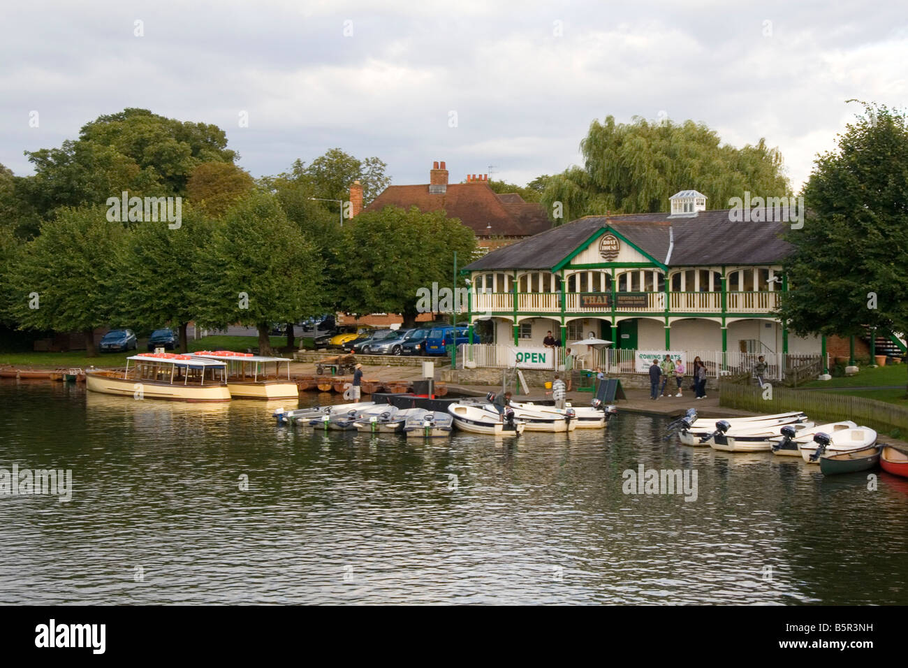 La Maison Bateau sur la rivière Avon à Stratford upon Avon, Warwickshire, Angleterre Banque D'Images