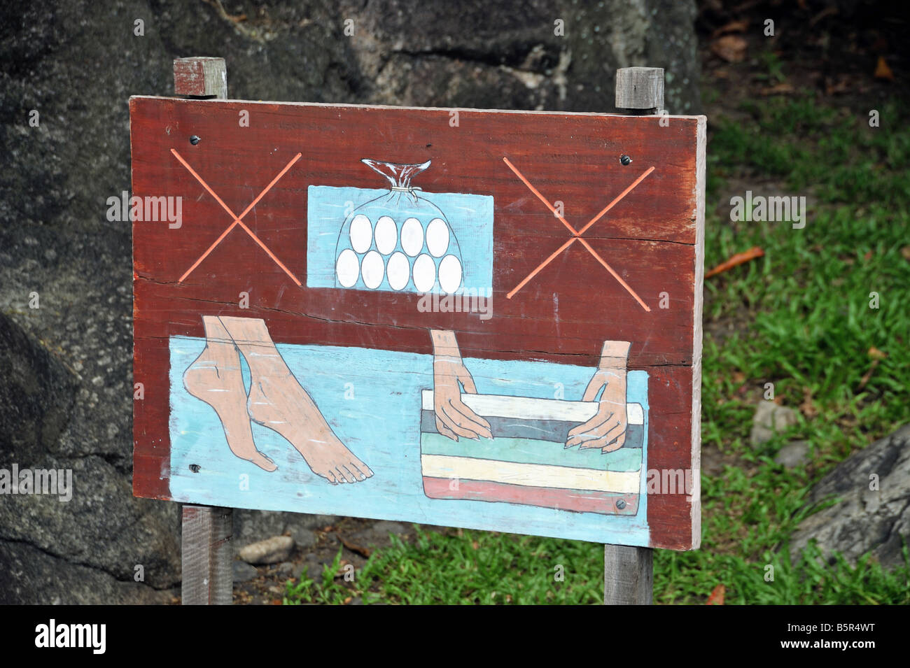 Inscrivez-vous à étudier les sources chaudes, le Parc de Kinabalu - interdisant la cuisson des oeufs, ou laver les pieds de baignade, Sabah, Malaisie Banque D'Images