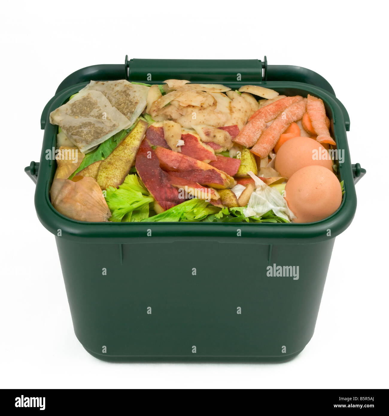 Pour le compostage des déchets alimentaires dans la poubelle de recyclage Banque D'Images