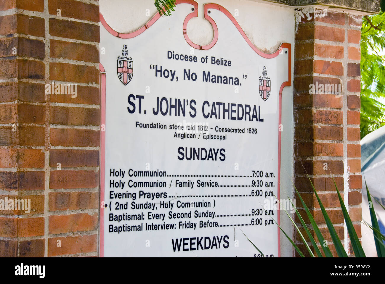 Belize City attraction touristique St John,s Cathedral marqueur Hoy no Manana église anglicane Banque D'Images