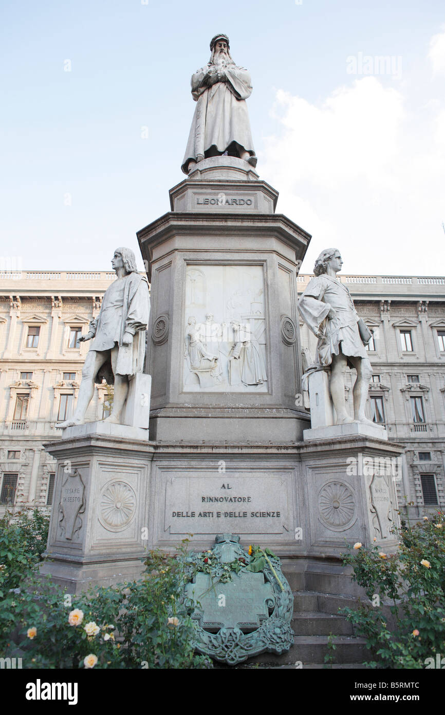 Statue de léonard de Vinci, Piazza Scala, Milan, Italie Banque D'Images