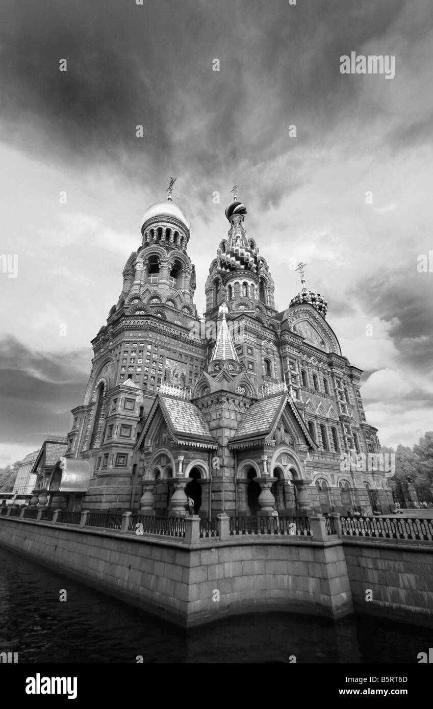 Image infrarouge de l'église de Notre Sauveur sur le sang versé, Saint Petersburg, Russie Banque D'Images