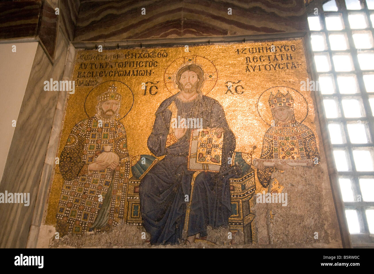 Turquie Istanbul intérieur de l'Hagia Sophia Museum art mosaïque religieuse Jésus Christ intronisé 11e siècle CE Banque D'Images