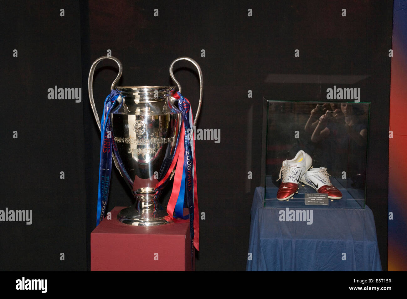 Trophée de Barcelone d'affichage du cabinet à paris football cup win Banque D'Images
