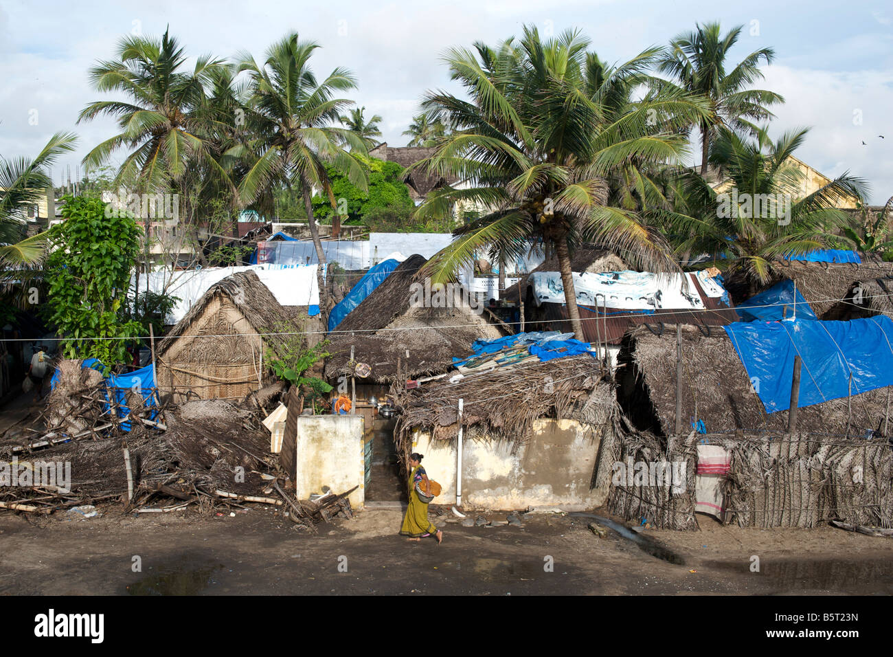 Au-delà de l'habitation le brise-lames à Pondichéry en Inde. Banque D'Images