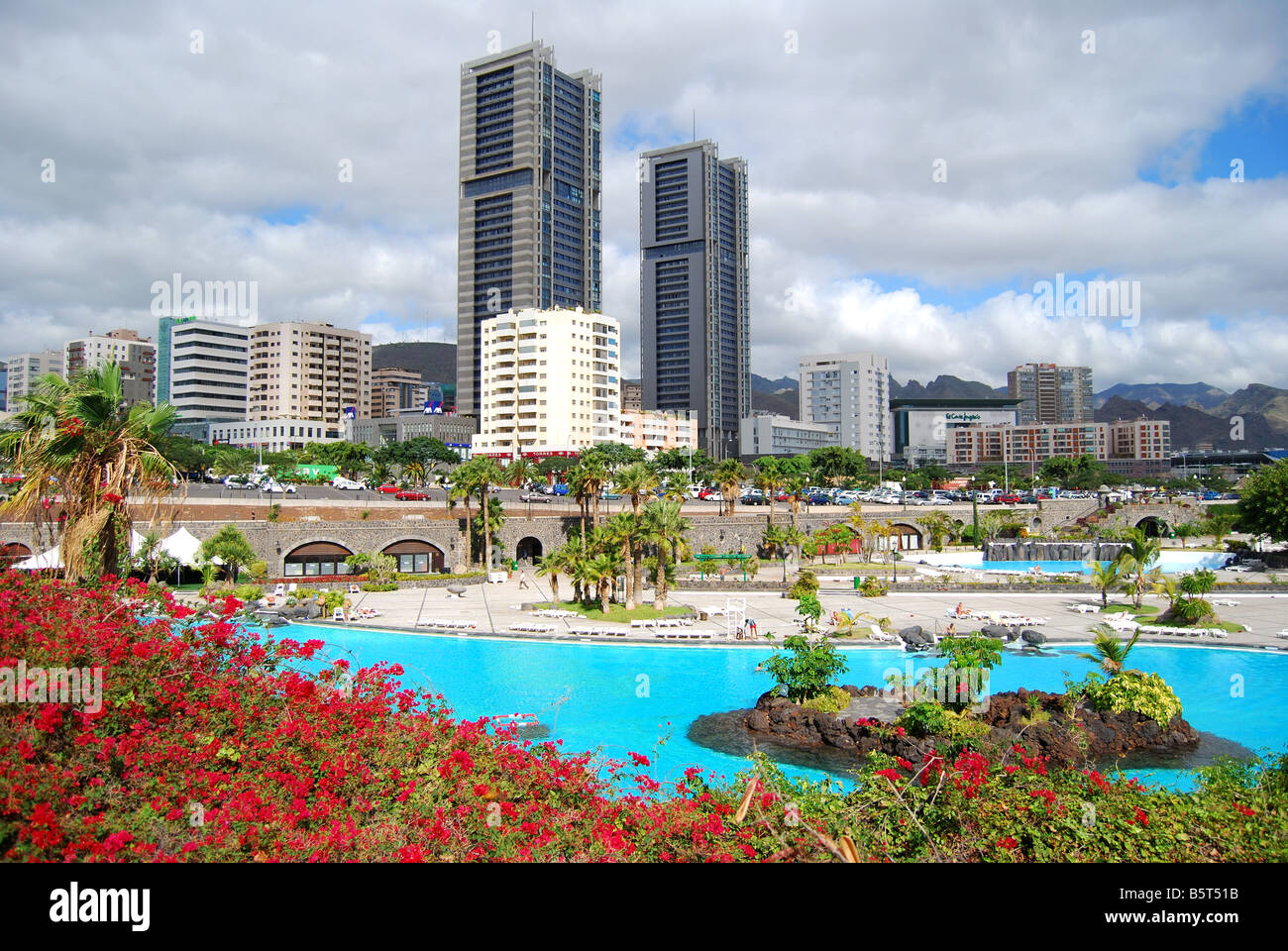 Centre-ville avec Parque Maritimo Lido, Avenida de la Constitucion, Santa Cruz de Tenerife, Tenerife, Iles Canaries, Espagne Banque D'Images