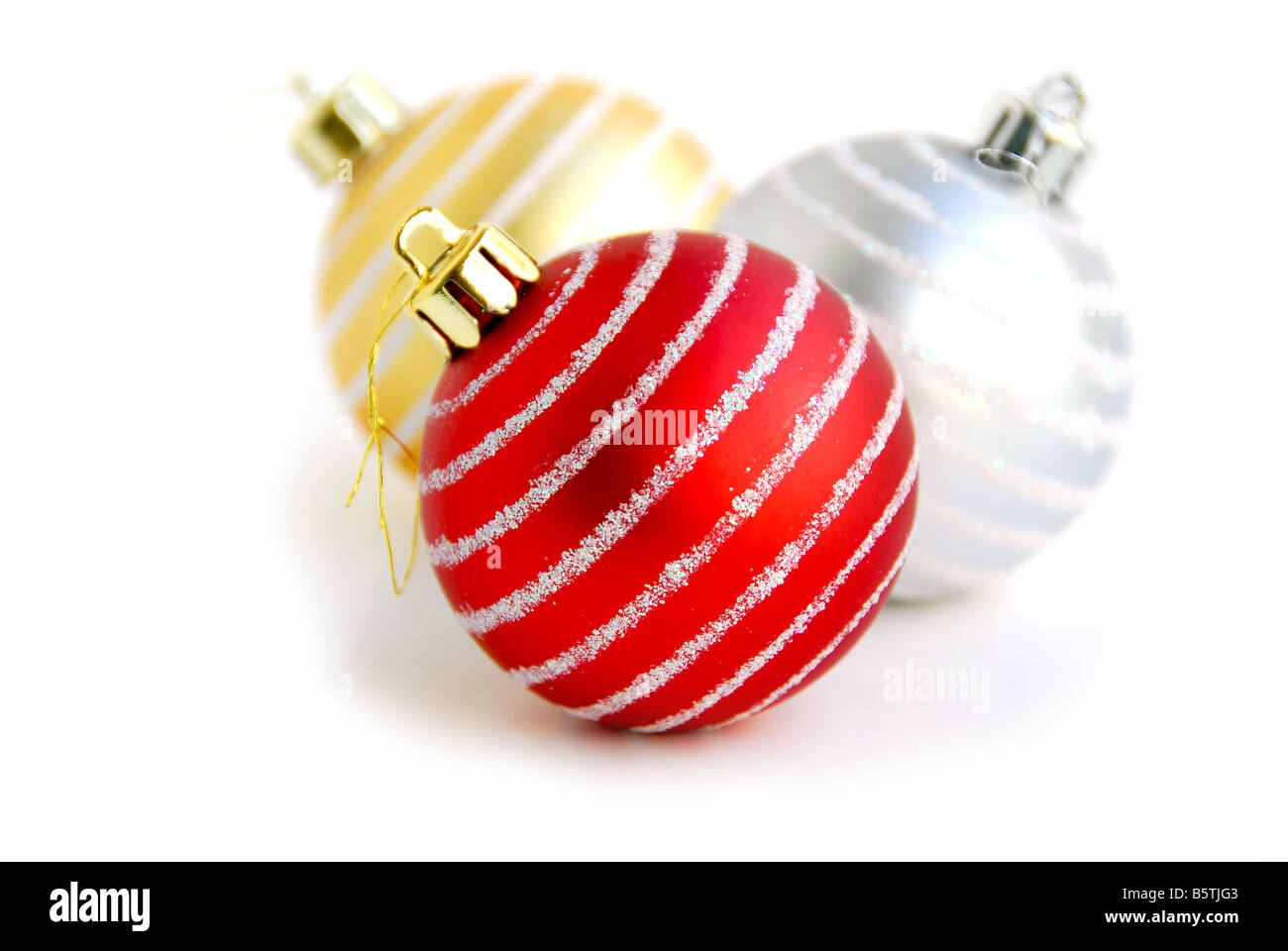 Trois boules de Noël sur fond blanc Banque D'Images