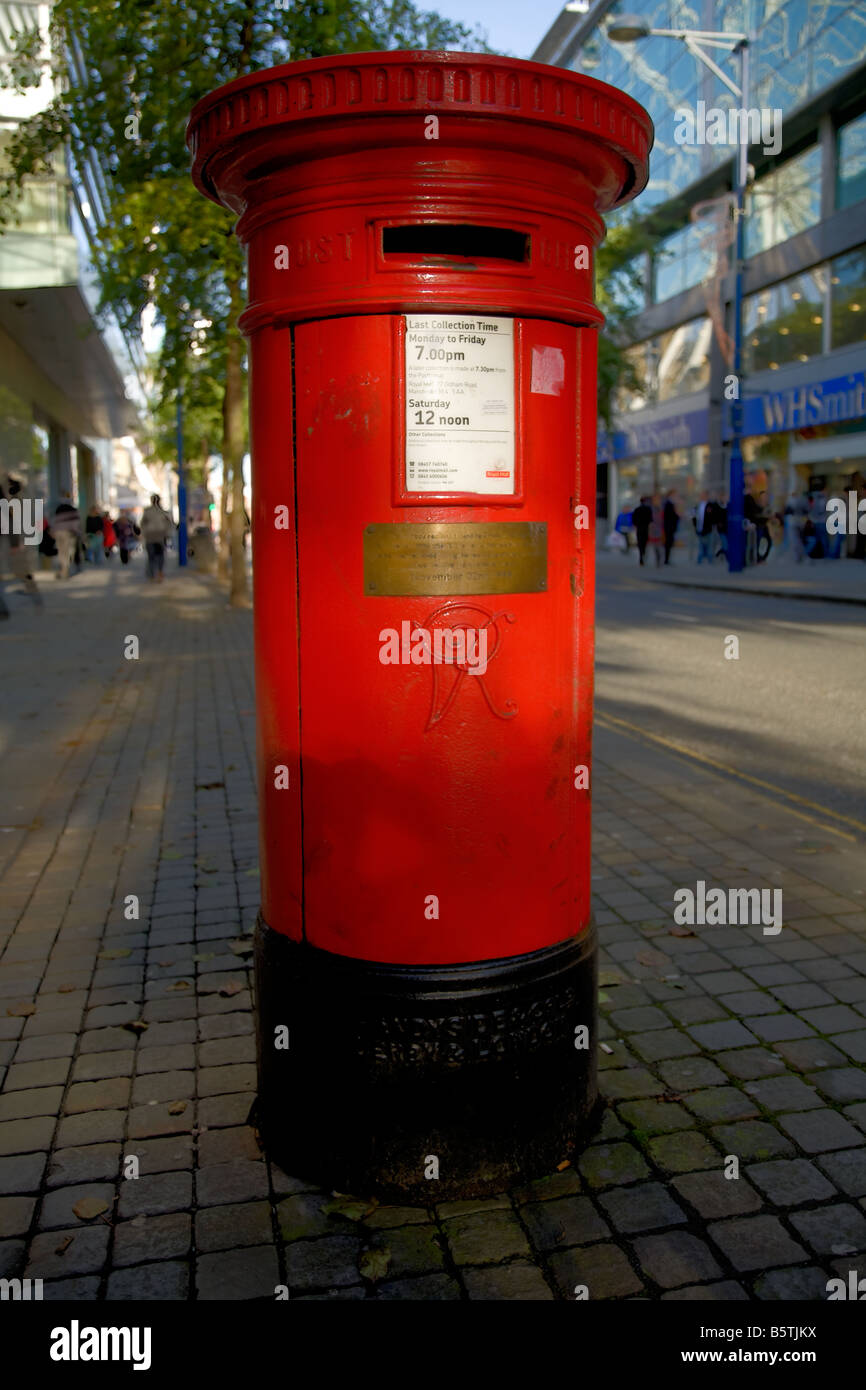 Bombardé Postbox, Manchester, Angleterre, RU Banque D'Images