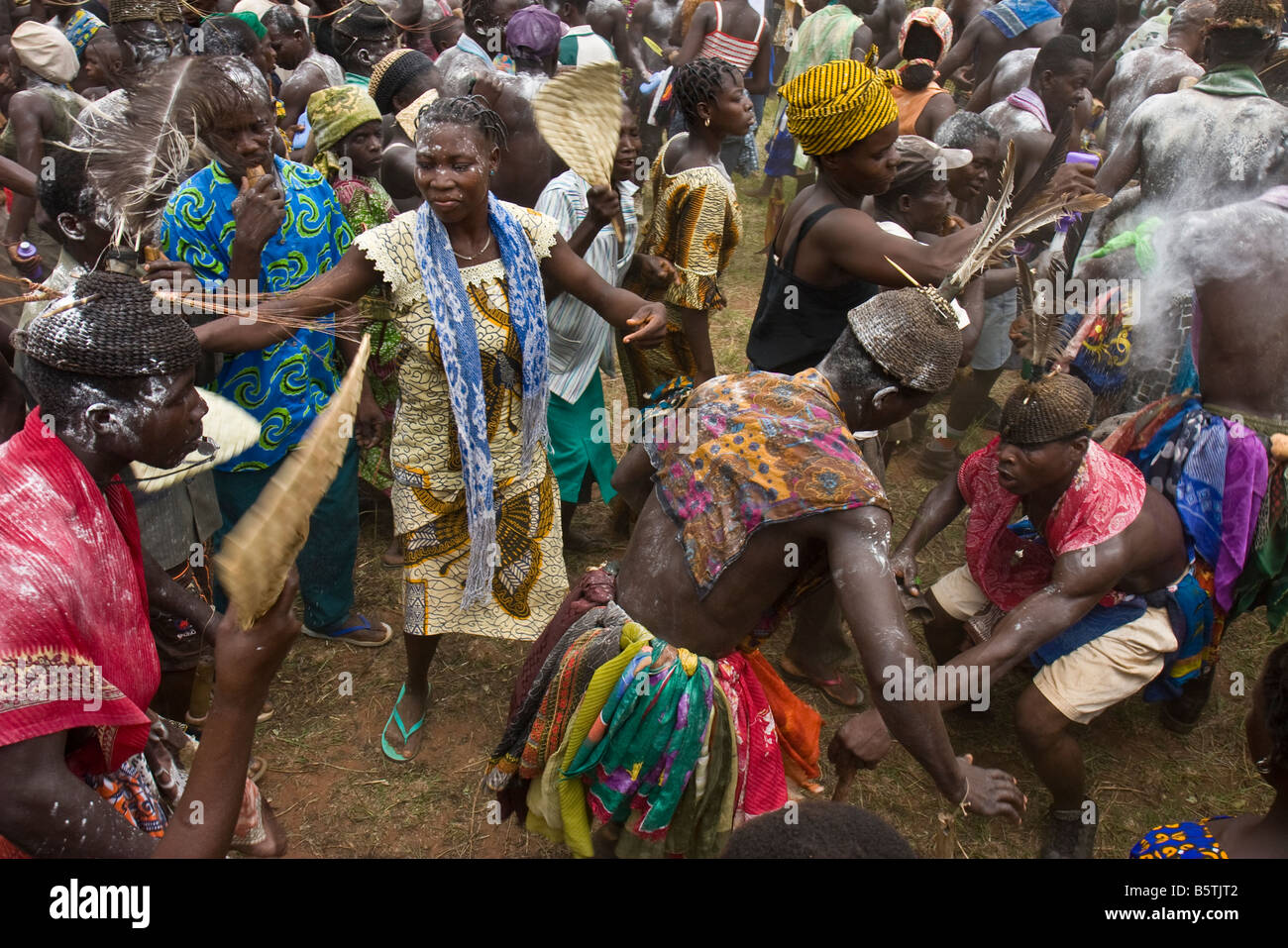 Les jeunes hommes Kabye au cours de la danse de cérémonie d'initiation annuel appelé le Festival Evala, dans la région de Kara au Togo. Banque D'Images