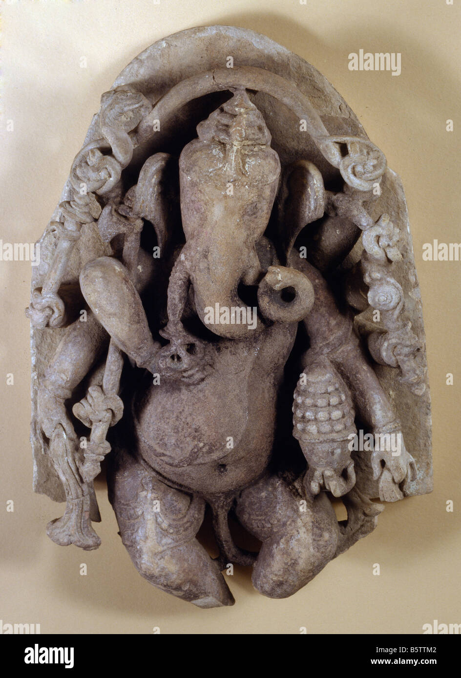 Sculpture en grès indien danses Ganapati dynastie Chandella. Le Madhya Pradesh. Musée national de New Delhi Inde 68,46 Banque D'Images