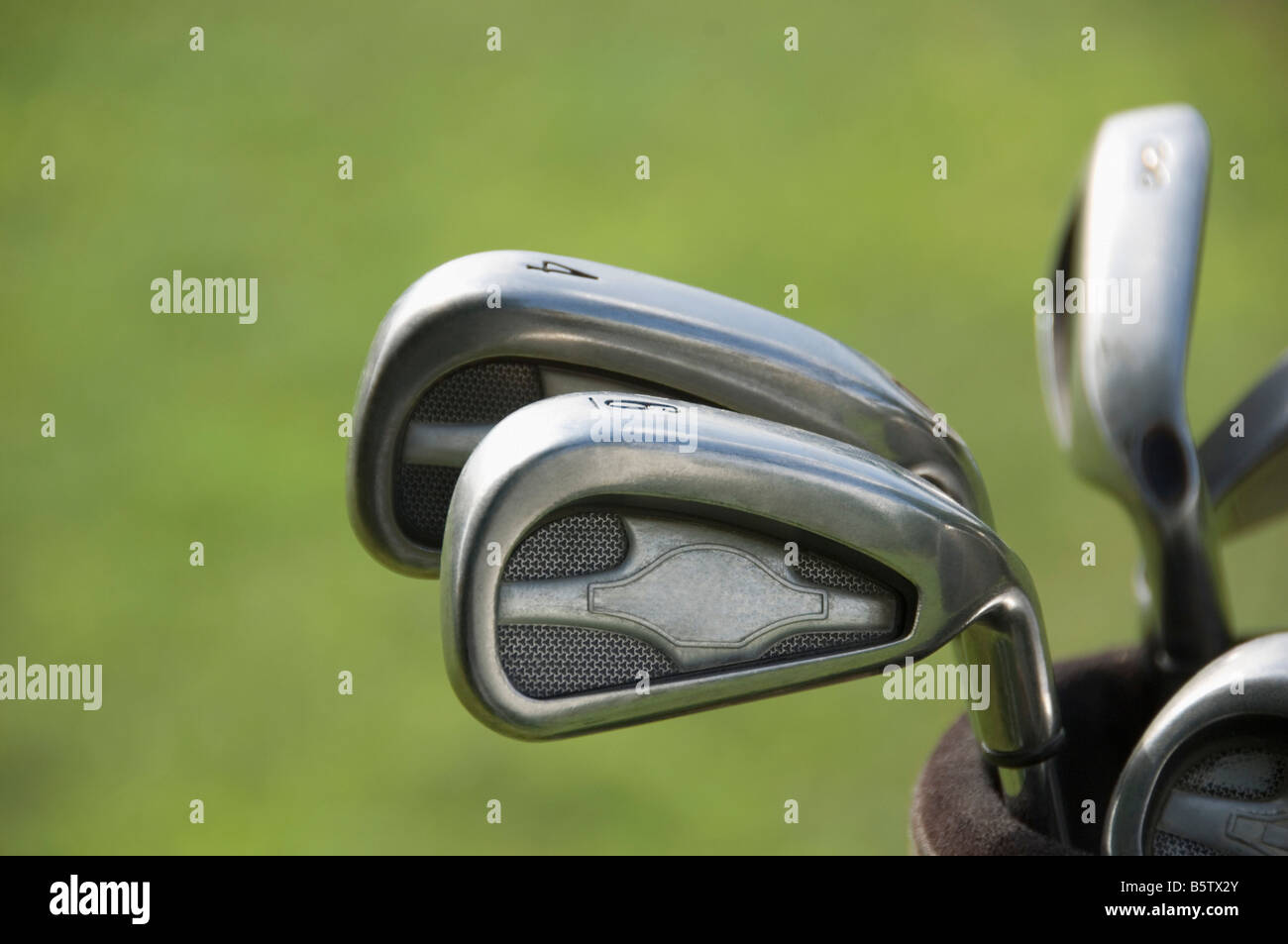 Close-up de clubs de golf dans un sac de golf Banque D'Images