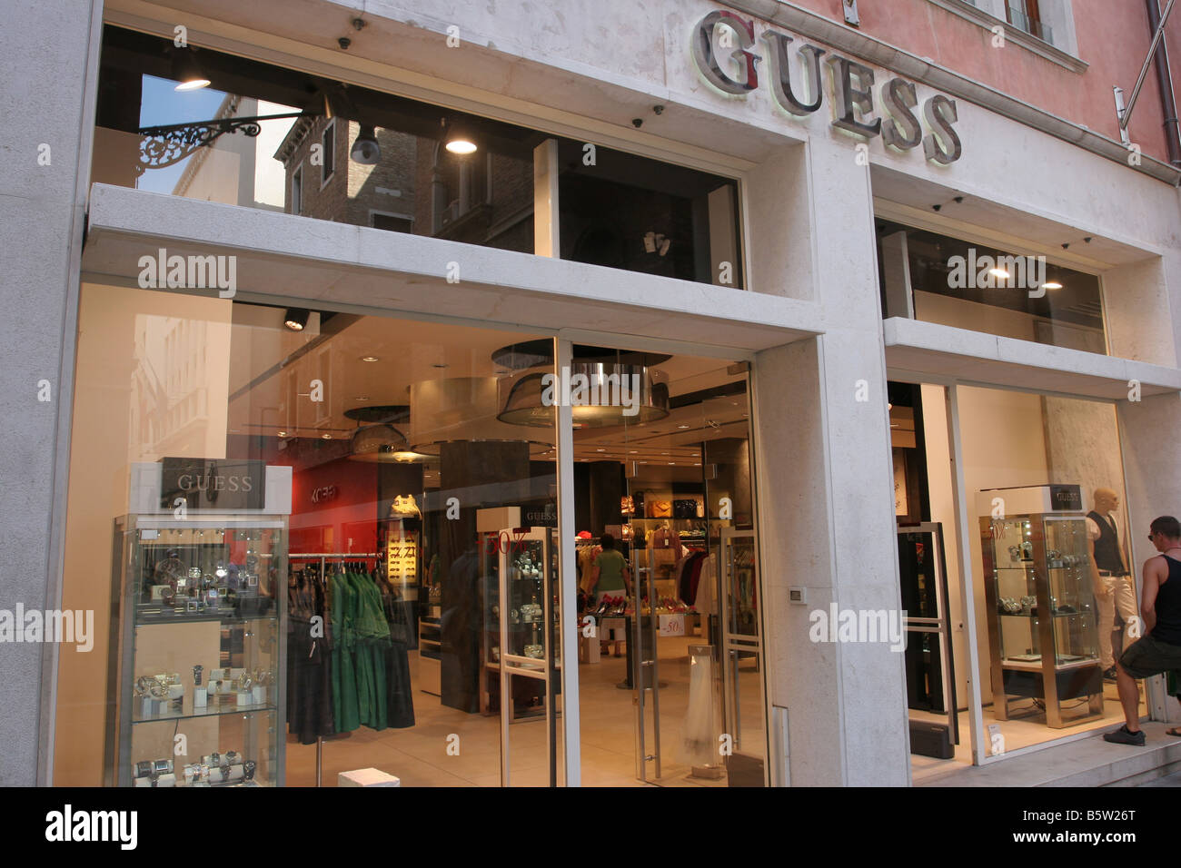 Boutique Guess Sestiere San Marco Venise Vénétie Italie Photo Stock - Alamy