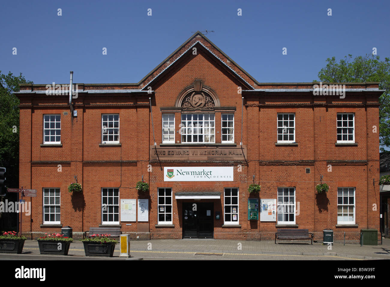 Le centre-ville de Newmarket maisons typiques King Edward VII Memorial Hall UK Suffolk Banque D'Images