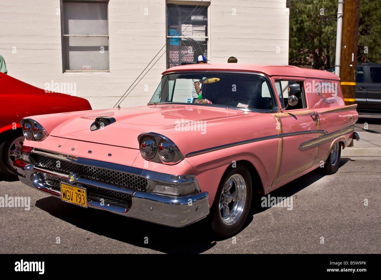 Van Ford 1956 Rose Banque D'Images