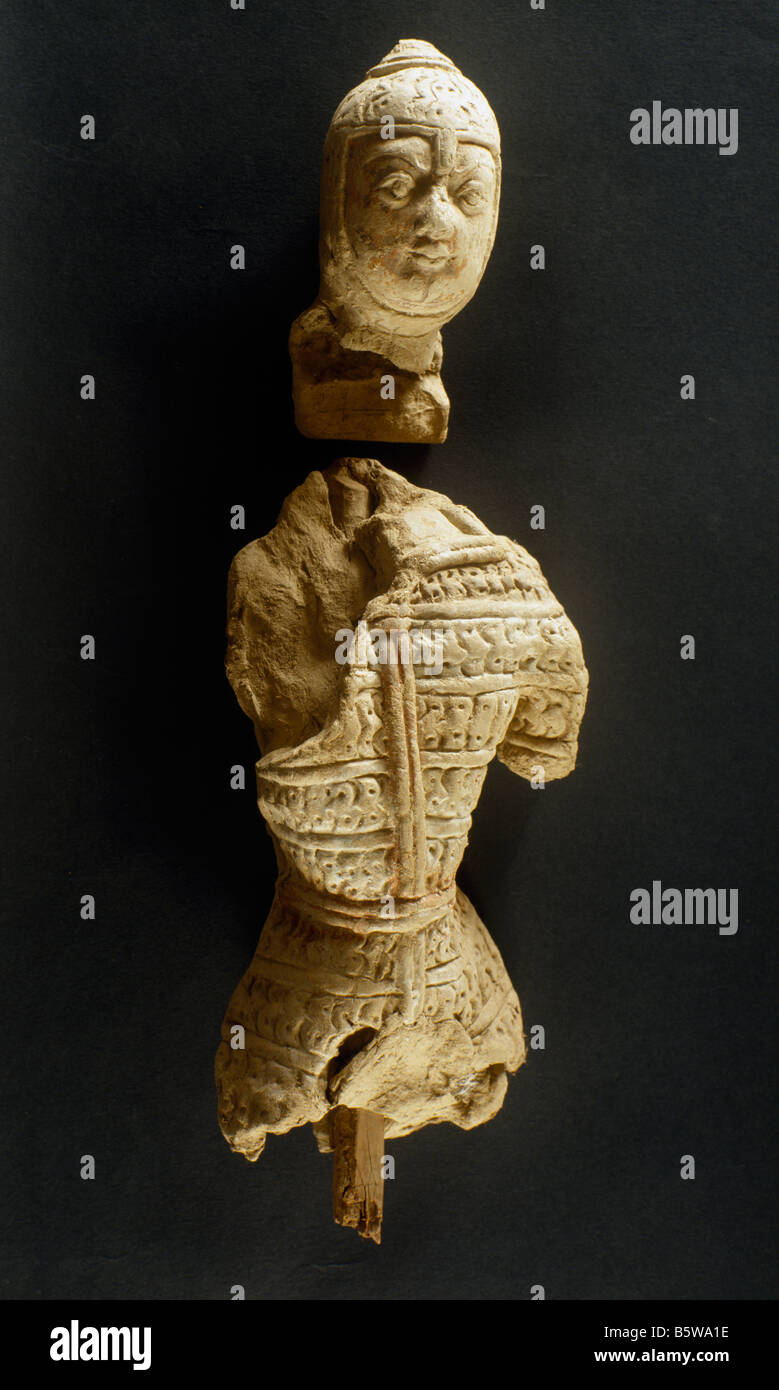 Head & armure de guerrier. Le stuc. Ming.oi. 6-7ème siècle. Musée national de New Delhi Inde mi. Xi.0016 & 0011 24 x 12 x14.5 & Banque D'Images
