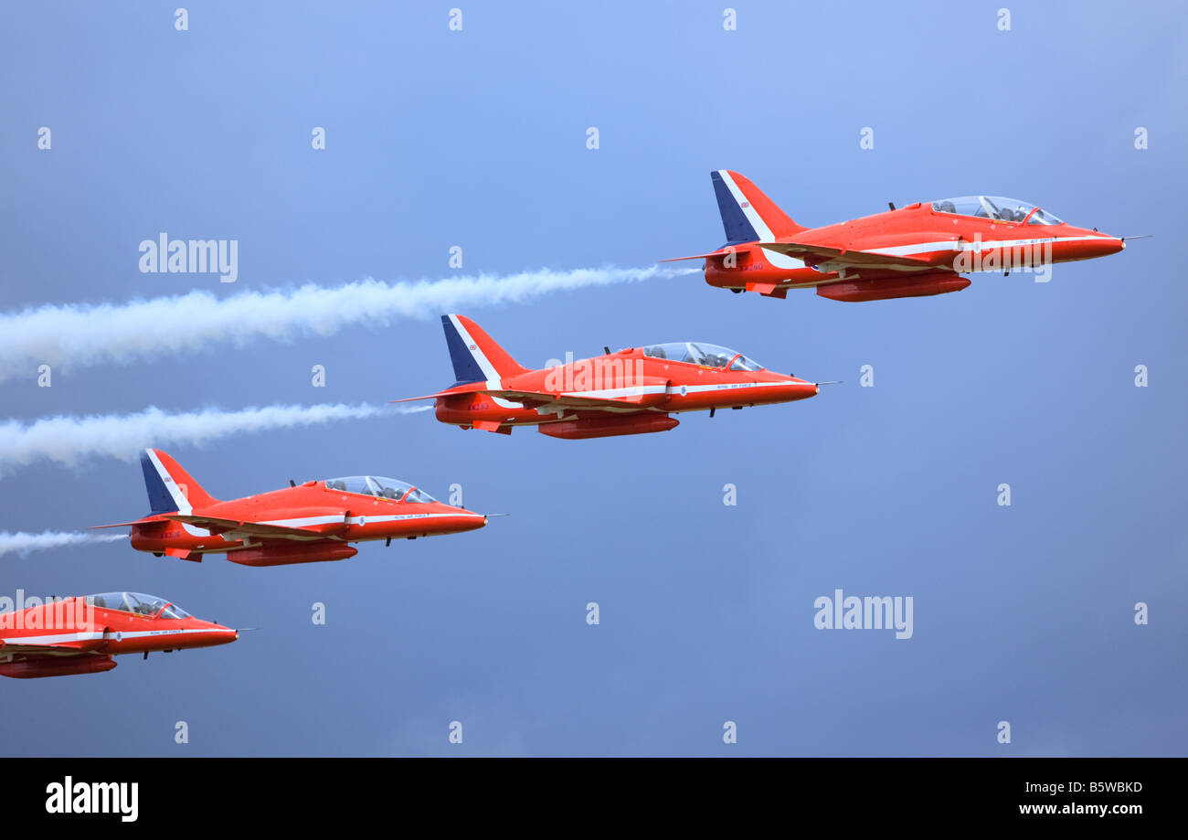 Les flèches rouges effectuer un défilé lors d'un affichage à la journée de l'air at 2920 dans le Gloucestershire, en Angleterre. Banque D'Images