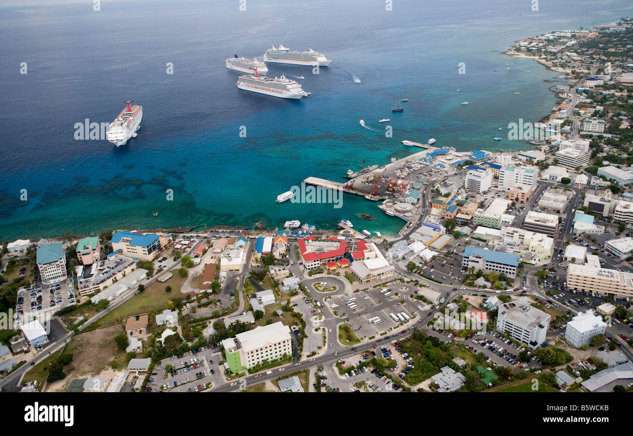 En mer les navires de croisière Port de Georgetown, Grand Cayman Banque D'Images