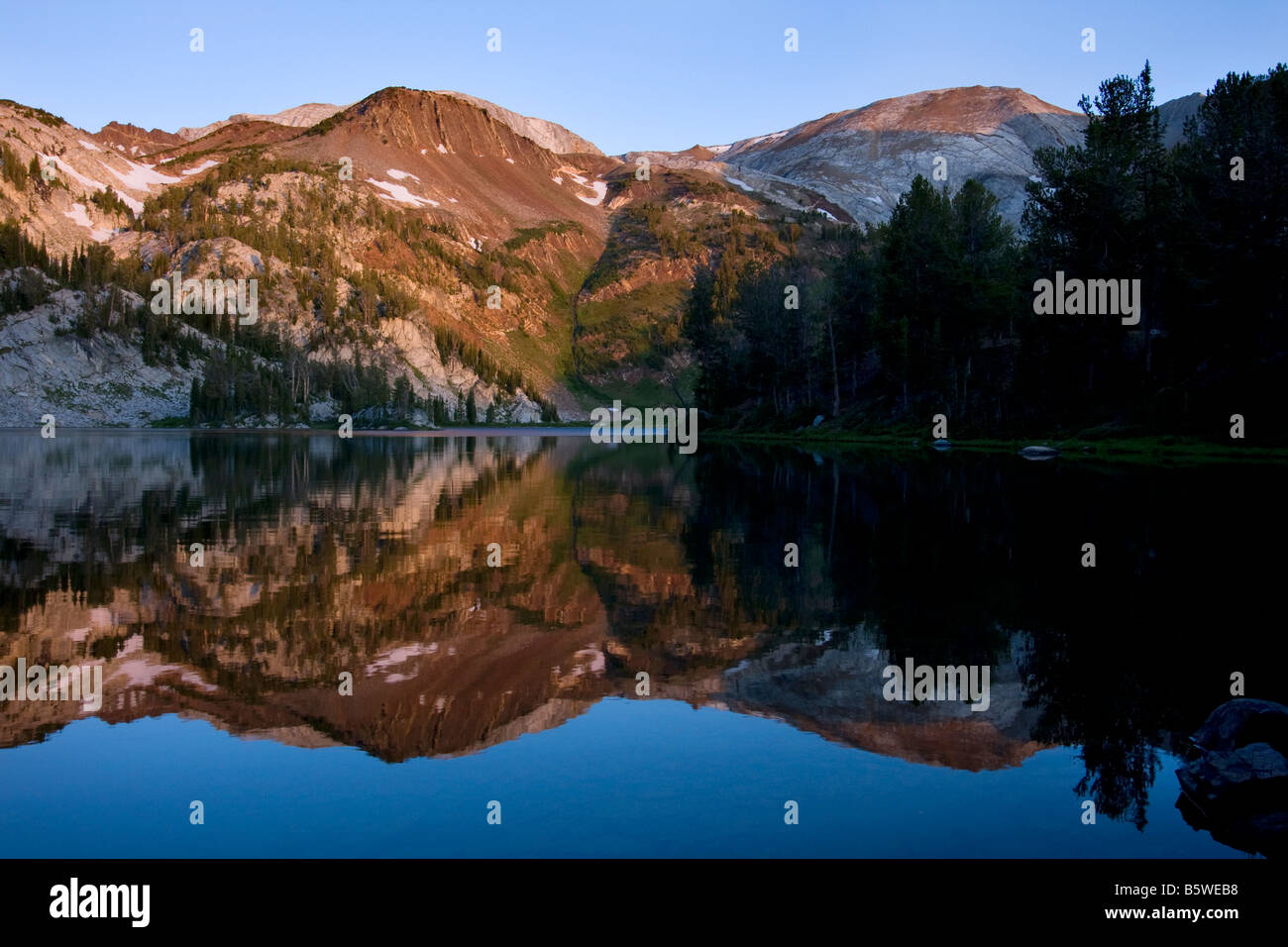 Matterhorn reflète dans Ice Lake Eagle Cap désert Montagnes Wallowa Oregon Banque D'Images