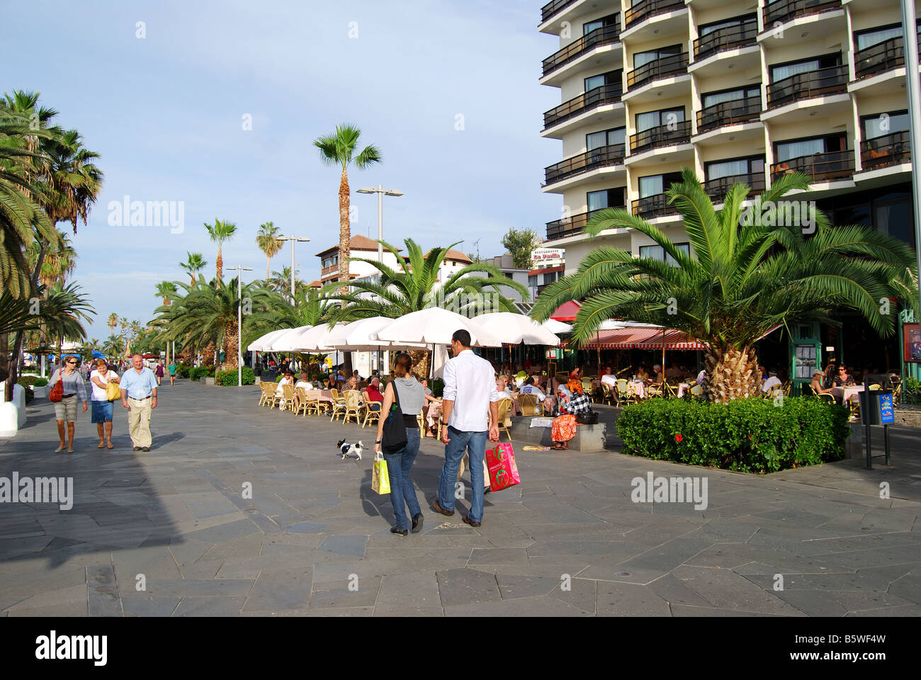 Promenade restaurants, Puerto de La Cruz, Tenerife, Canaries, Espagne Banque D'Images