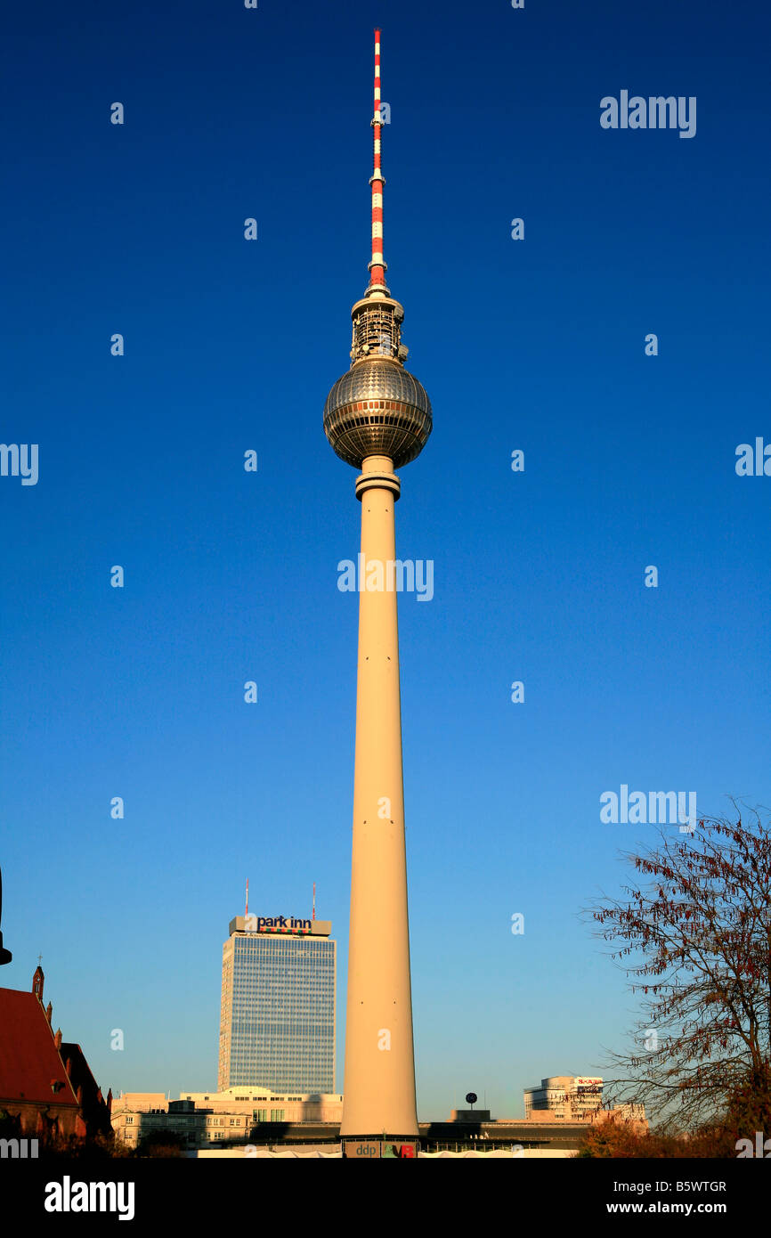 Tour de Télévision de Berlin (Berlin Fernsehturm) à Berlin, Allemagne Banque D'Images