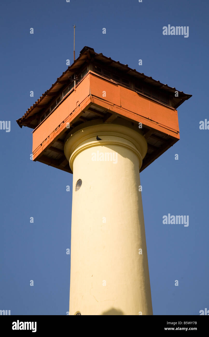 Phare Le phare sur la Colline Parlementaire à Mangalore, Inde. Banque D'Images