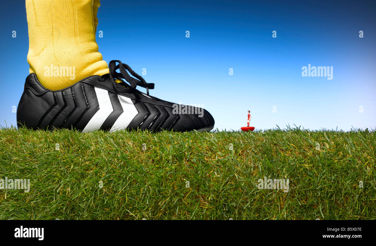 David v Goliath dans un paramètre de football, Banque D'Images