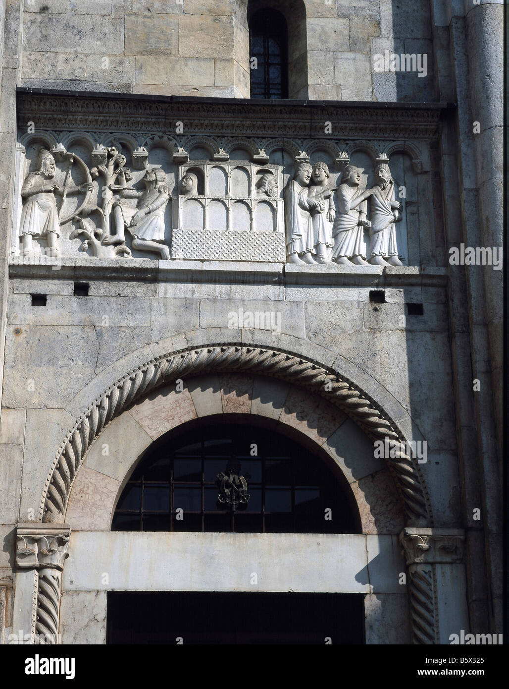 Italie : Modena : Duomo : tir à l'ARC Banque D'Images