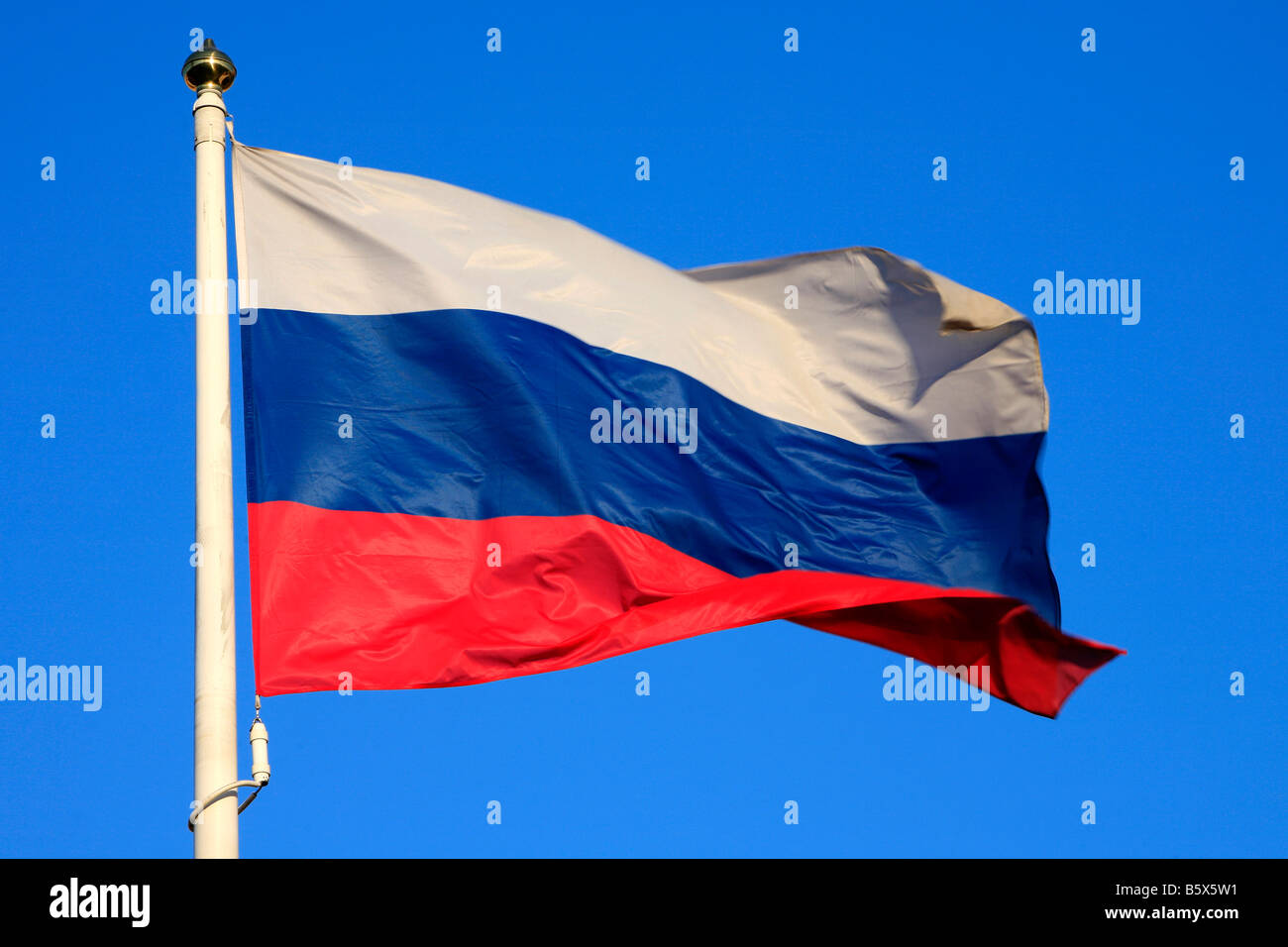 Drapeau russe sur le Kremlin fièrement à Moscou, Russie Banque D'Images