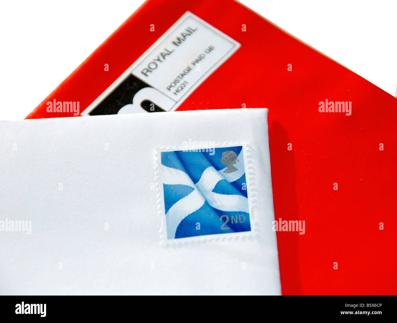 Une enveloppe rouge et blanc - représentant le drapeau écossais sautoir. Banque D'Images