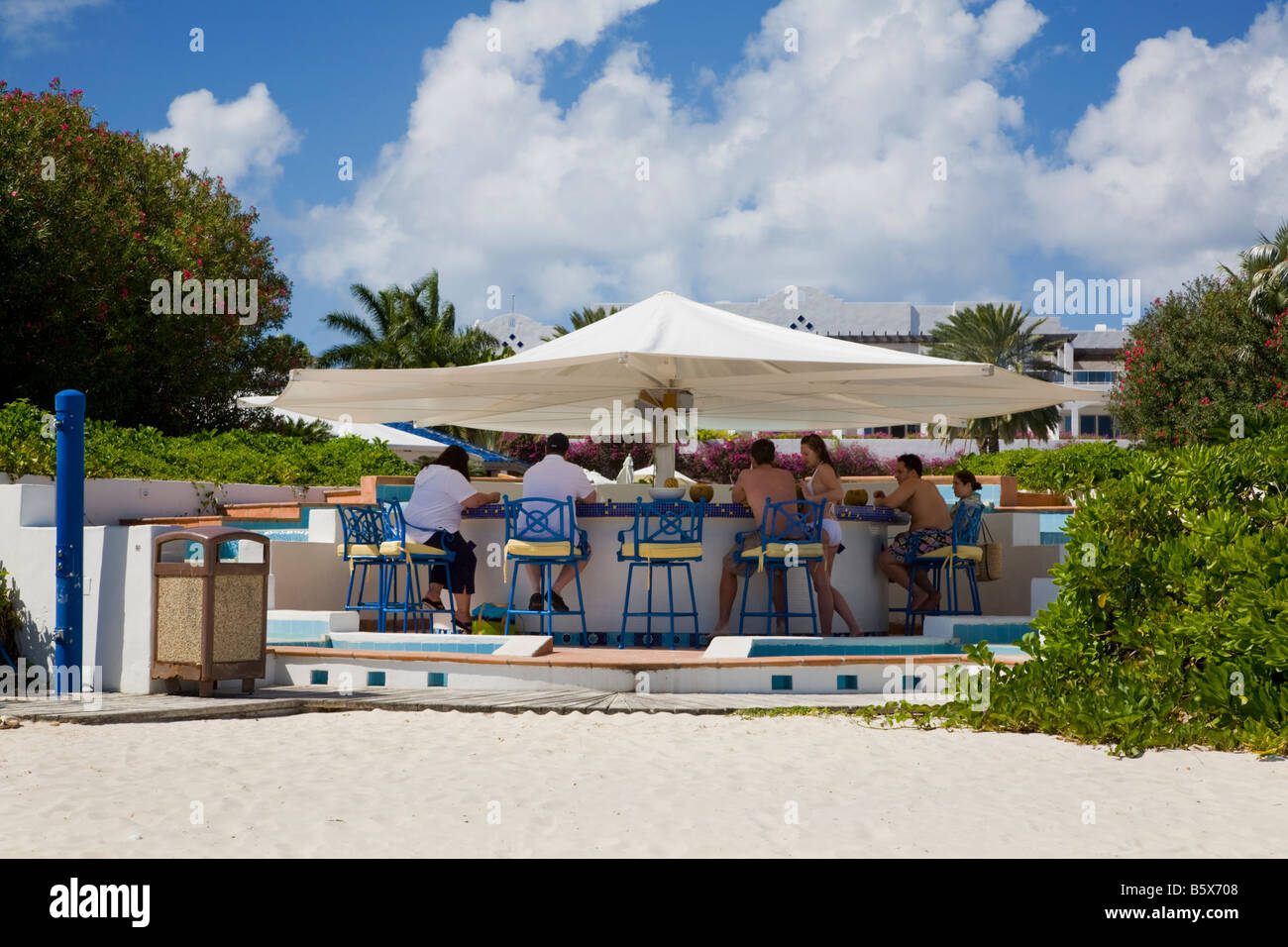 Bar de plage au CuisinArt Resort à Rendezvous Bay Beach sur l'île d'anguilla dans les Antilles Britanniques Banque D'Images