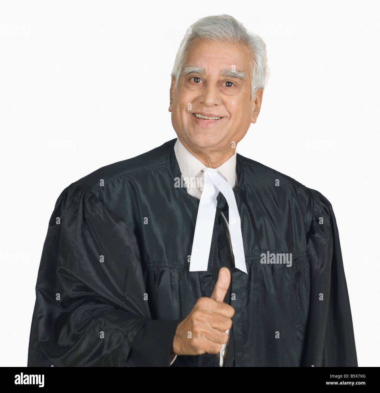 Portrait d'un avocat showing Thumbs up sign Banque D'Images