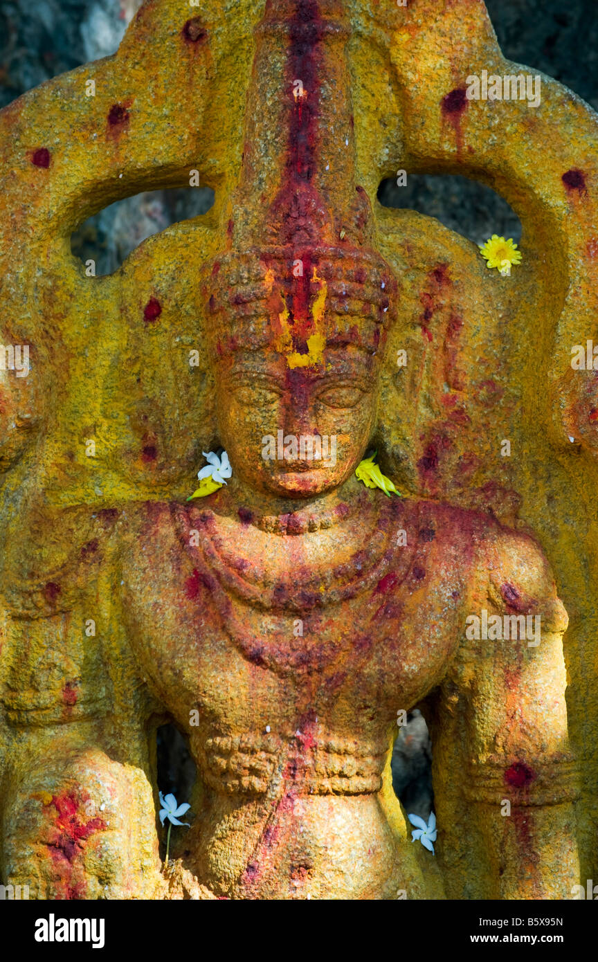 Dieu hindou sanctuaire sculpté statue de pierre, à l'Éternel Lakshmi Narasimha Swamy Temple à Kadiri, Andhra Pradesh, Inde Banque D'Images