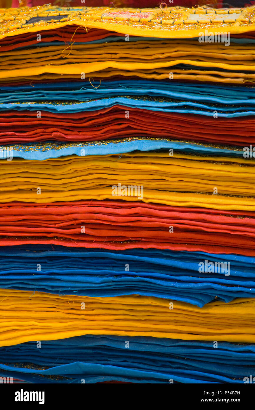 Tissus en question à la vente à le Grand Bazar, Istanbul, Turquie Banque D'Images