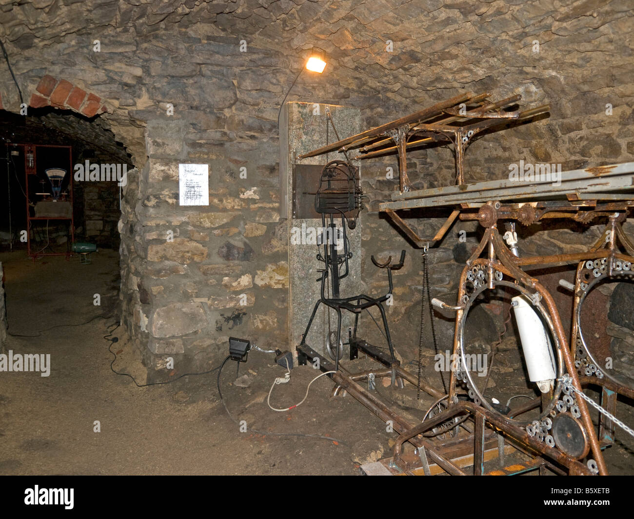 Forteresse du 13e siècle musée en cave avec arts Haapsalu Estonie Etats baltes Banque D'Images