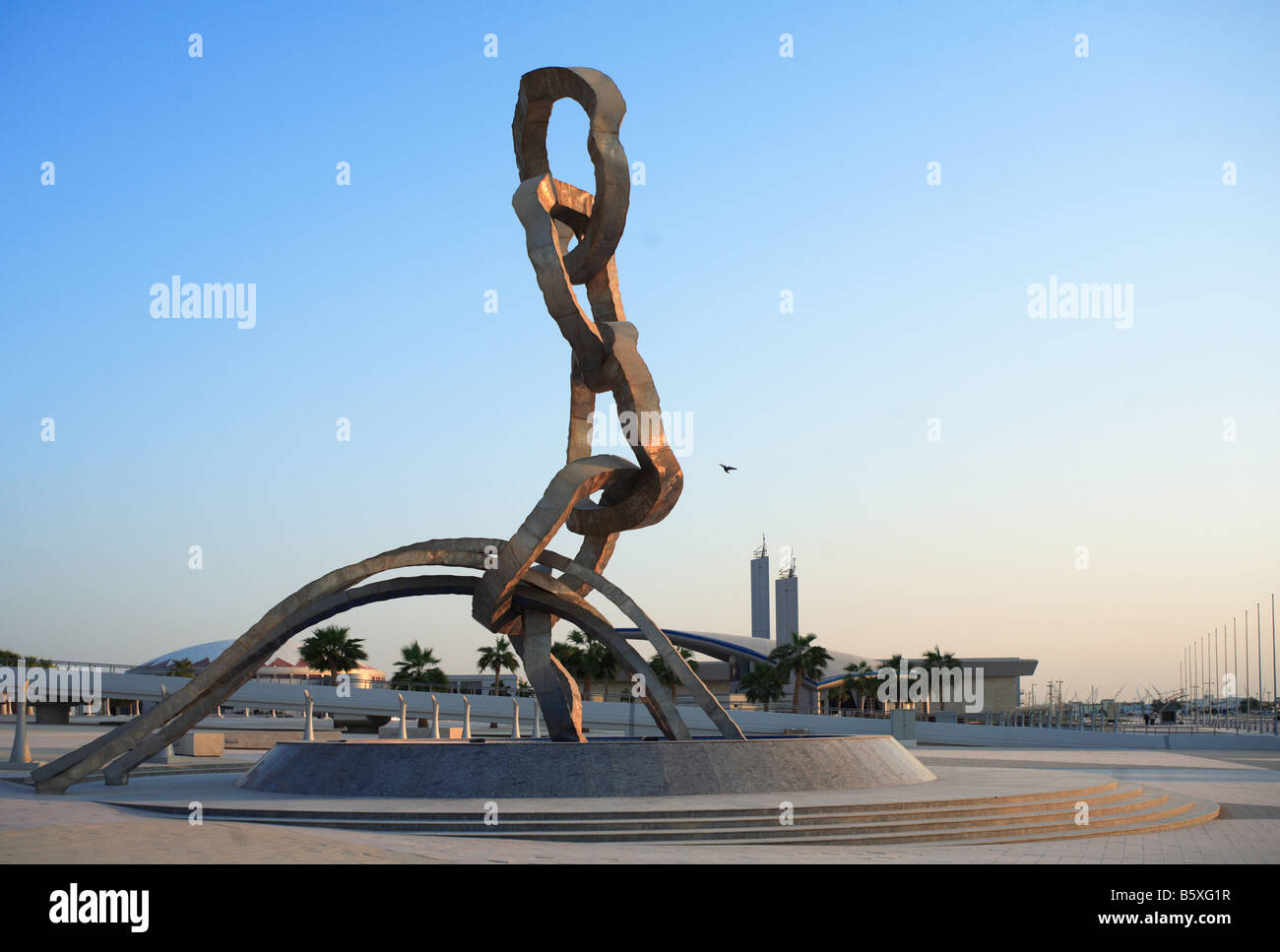 Les anneaux olympiques en fonction de la sculpture érigée pour les Jeux Asiatiques de 2006 à Doha au Qatar au complexe sportif Aspire Banque D'Images