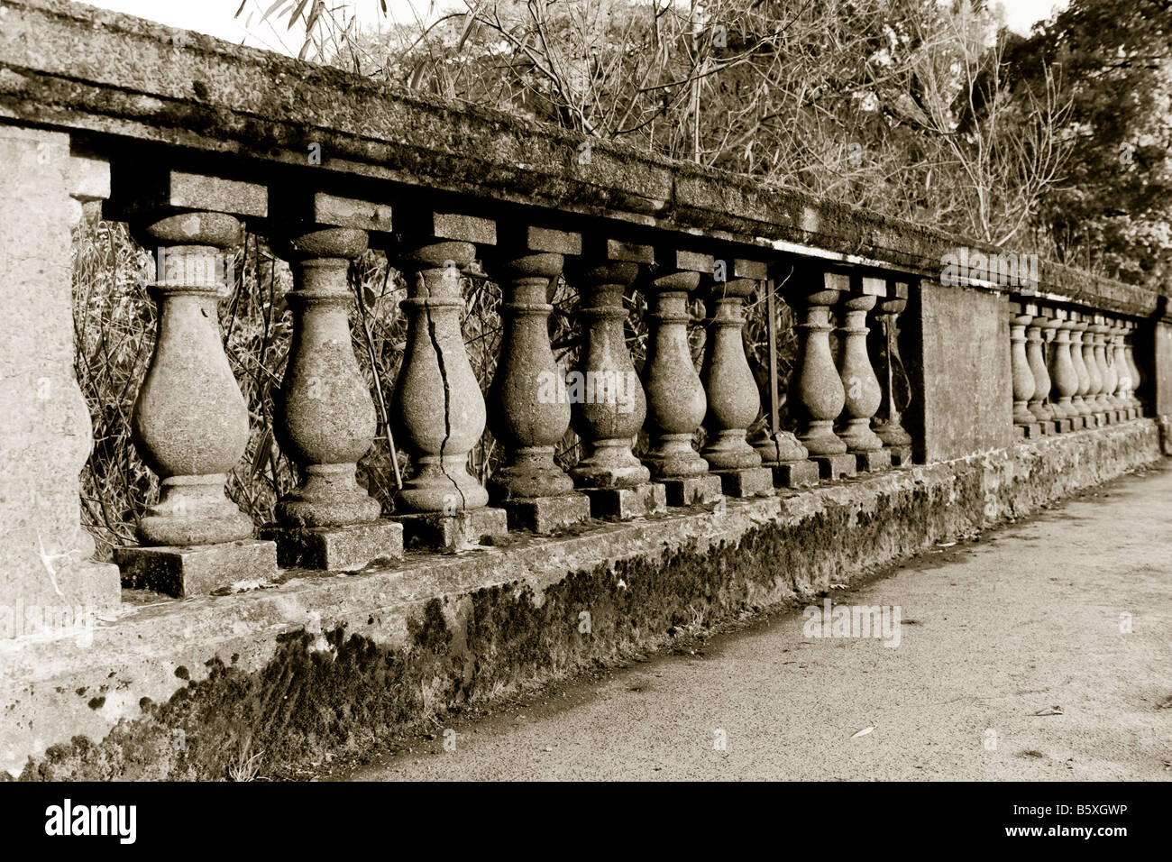 Balustrades en pierre ancienne, barrage, Lymm Lymm, Warrington, Cheshire, Angleterre Banque D'Images