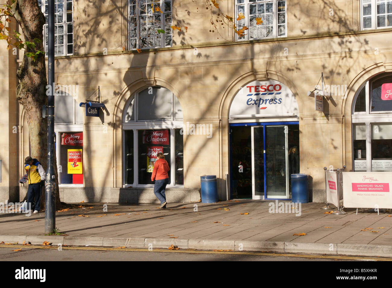 Tesco Express sur le vin St Bristol Angleterre Banque D'Images