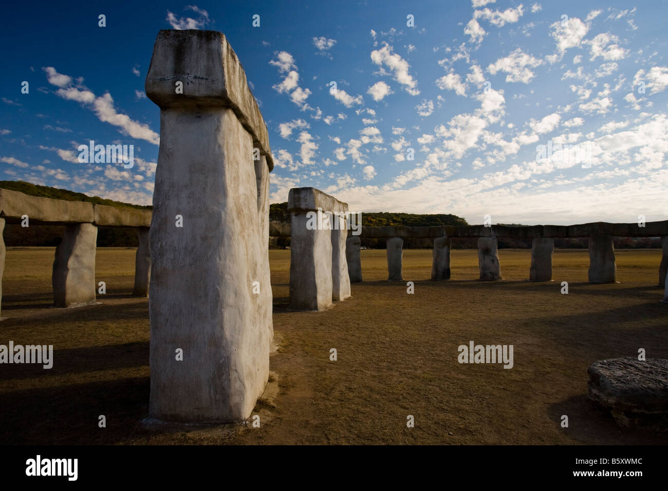 Prise de vue au grand angle de Stonehenge II dans le Texas Hill Country Banque D'Images