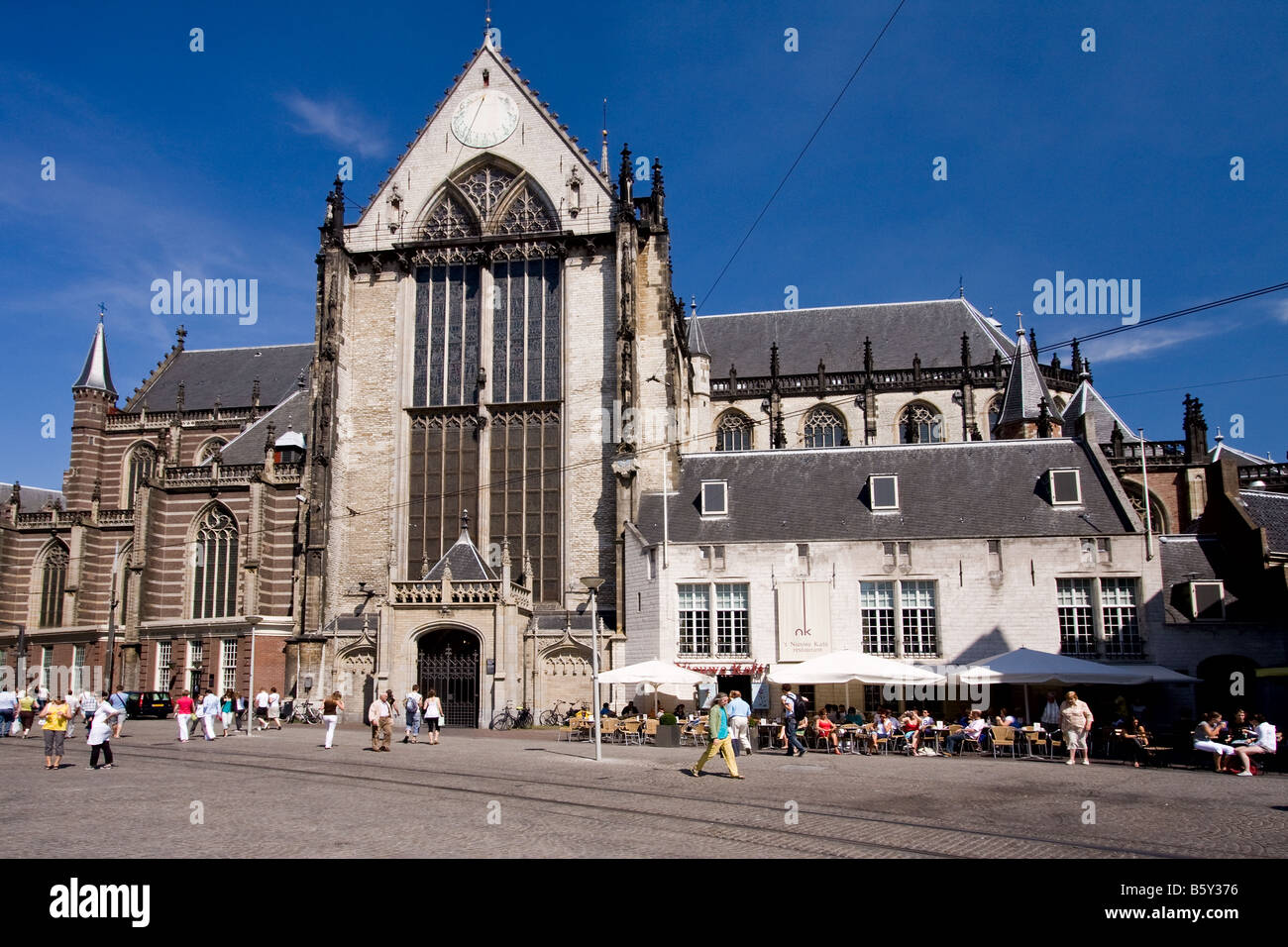 Le 14ème siècle sur la place du Dam Nieuwe Kerk Amsterdam Pays-Bas Banque D'Images
