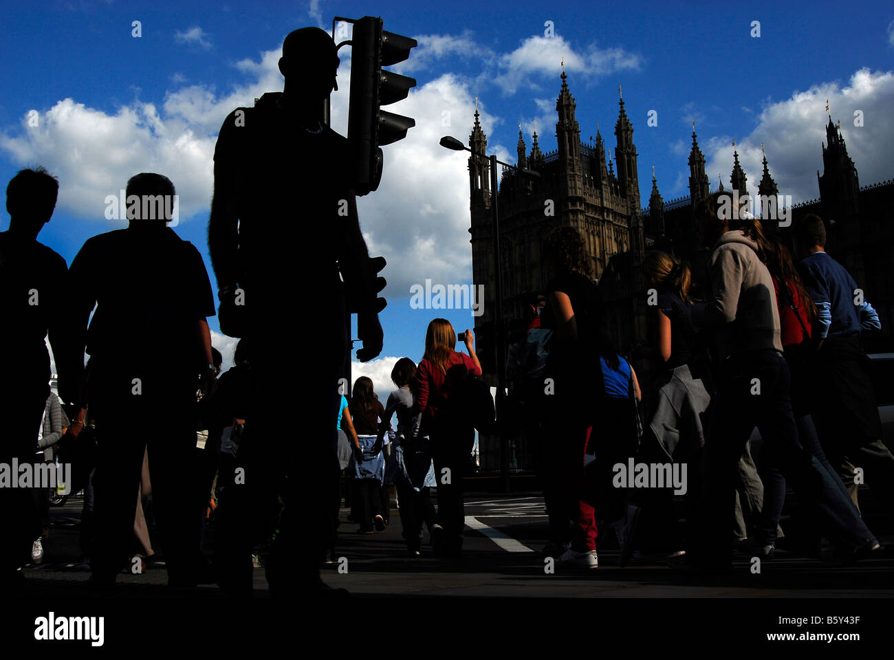 Les touristes autour des maisons du Parlement, Londres Banque D'Images