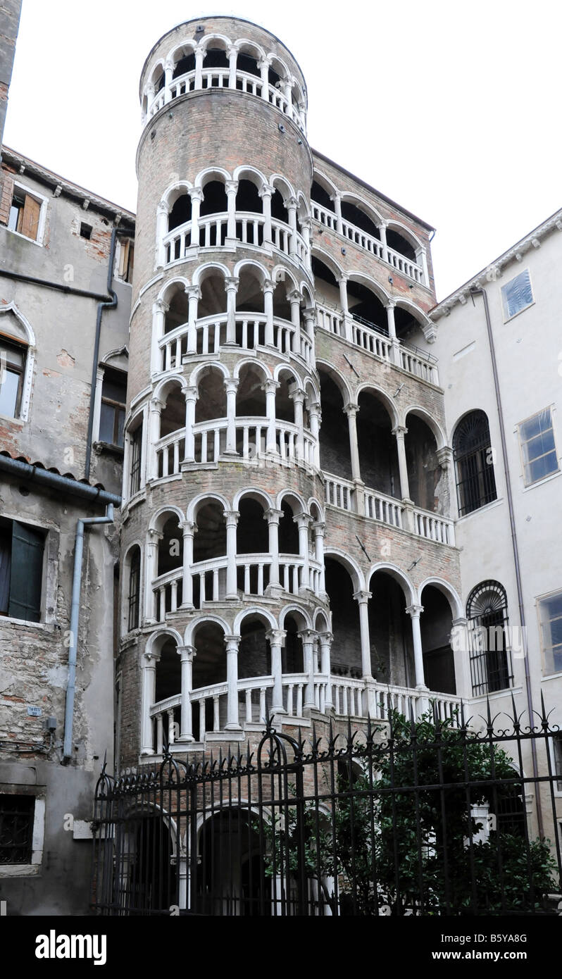 Escalier extérieur en spirale du Palazzo Contarini del Bovolo, Venise Banque D'Images