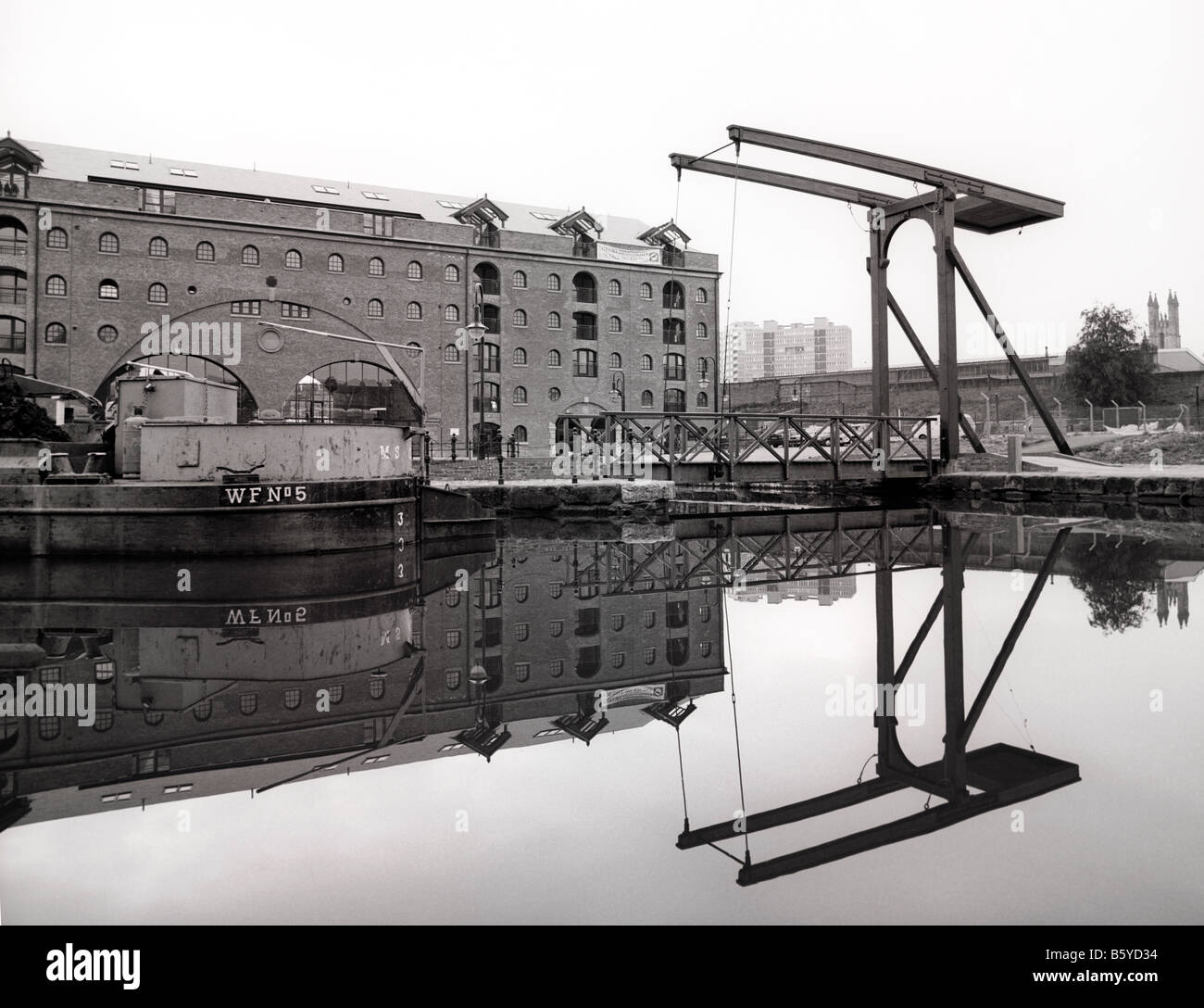 UK Angleterre Manchester Castlefield Quay château pont sur l'inclinaison du bassin du Canal de Bridgewater Banque D'Images