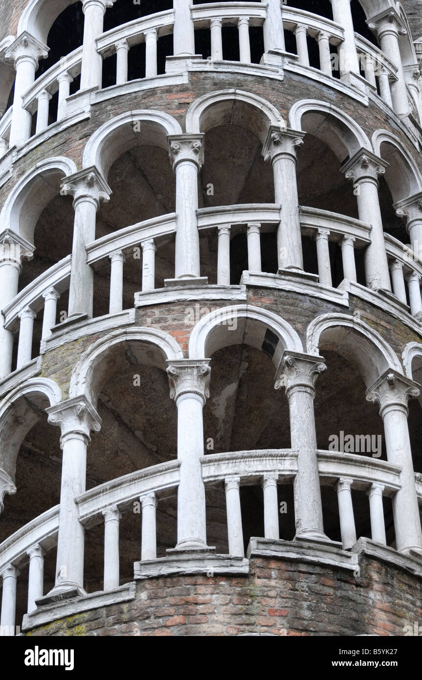 Escalier extérieur en spirale du Palazzo Contarini del Bovolo, Venise Banque D'Images